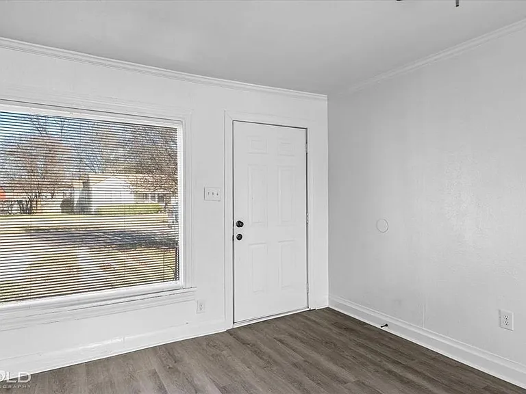 2400 Broadway Dr — Photo 8