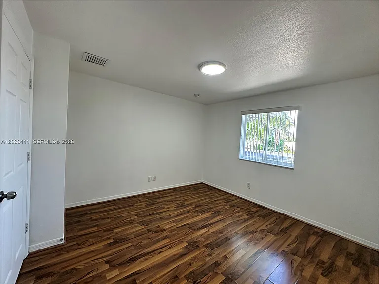 324 NE 3rd St #D — Photo 21