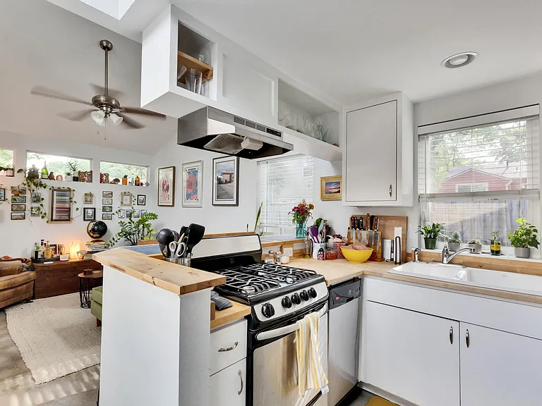 3208 Merrie Lynn Ave #B — Photo 6