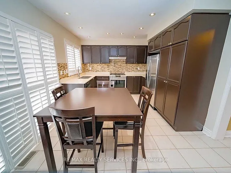 993 Huffman Cres — Photo 20