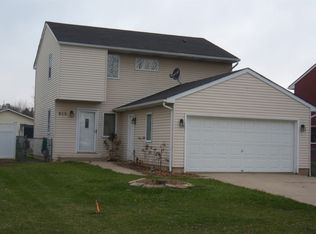 312 Maple Ln, Round Lake, IL 60073