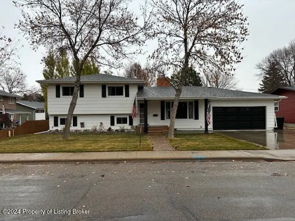 830 11th Ave W, Dickinson, ND 58601