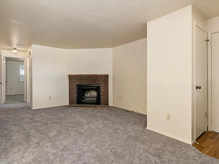 2304 W Canal St — Photo 10