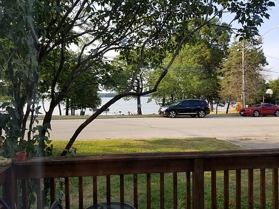 2nd image of 209 E Lake Shore Dr