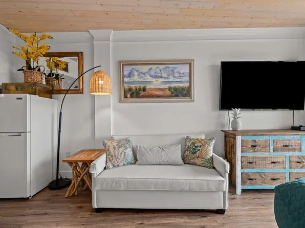 214 Miracle Strip Pkwy SW #Id1358979p, Fort Walton Beach, FL 32548