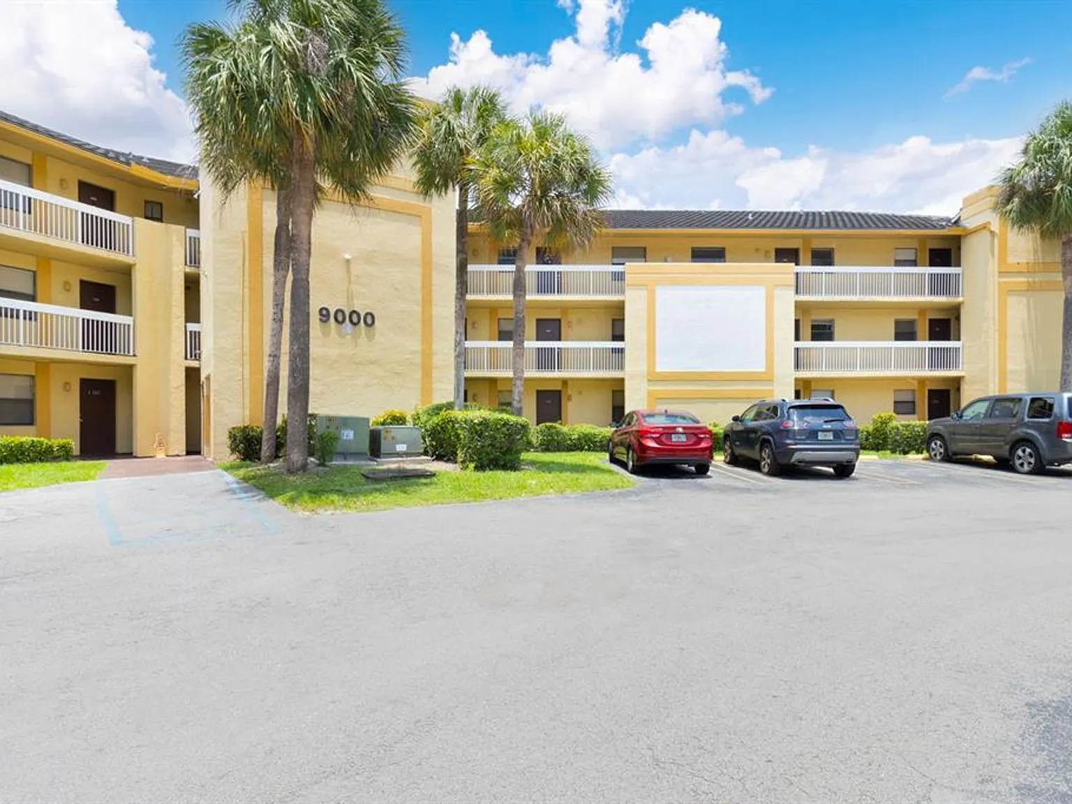 Island Club - 9000 NW 28th Dr Coral Springs, FL 33065 — Photo 1