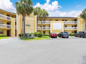 Island Club - 9000 NW 28th Dr Coral Springs, FL 33065