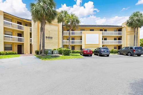 Island Club - 9000 NW 28th Dr Coral Springs, FL 33065 Photo 1