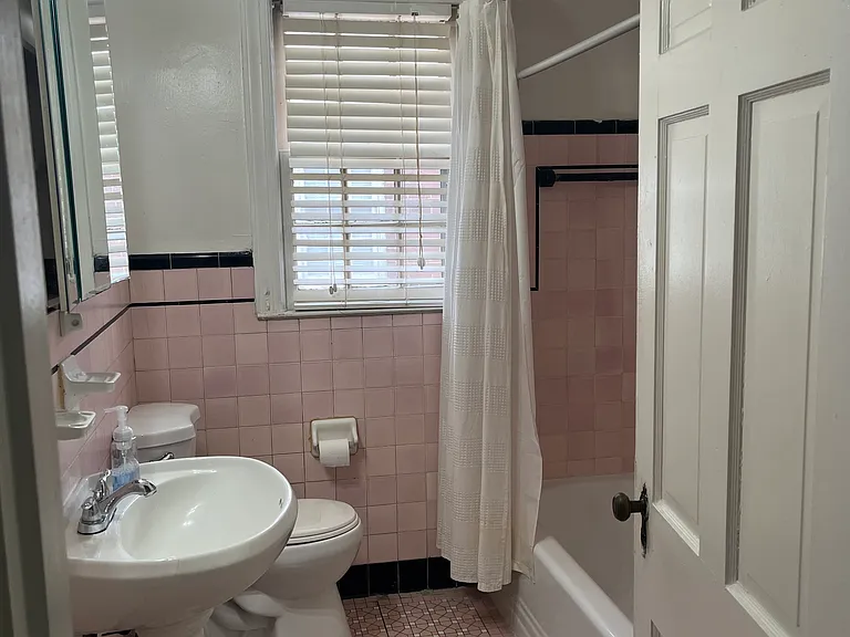 1832 Netherwood Ave — Photo 16