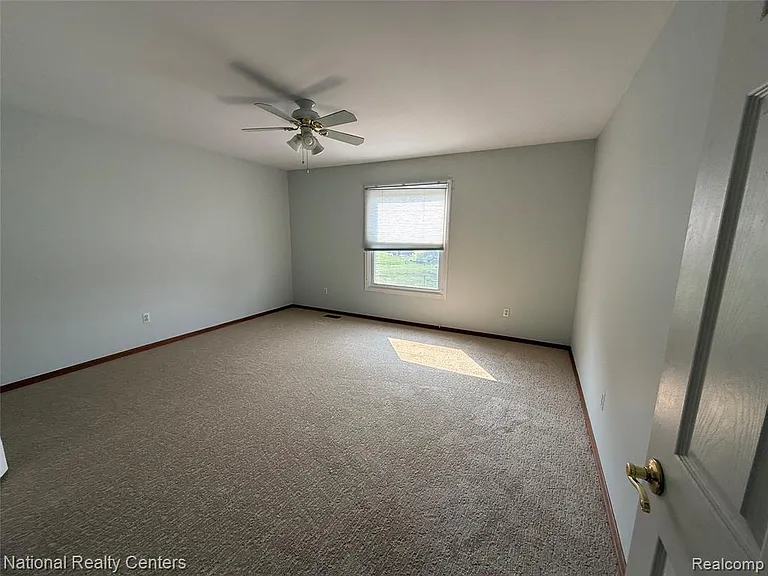 5164 Crowfoot Dr — Photo 21