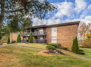 67 Balance Rock Rd APT 16, Seymour, CT 06483