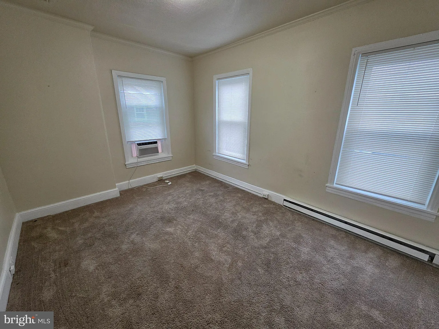 5 bed, 2.0 bath, $2,400 — Photo 3