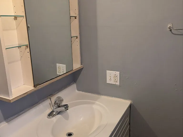 705 W Charles St — Photo 5