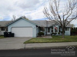 2805 SW Reindeer Ave, Redmond, OR 97756
