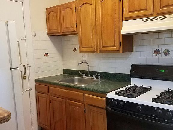 3rd image of 2681 Heath Ave