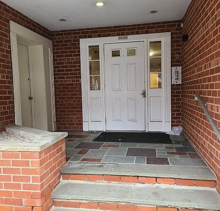 4th image of 7315 Boulevard East