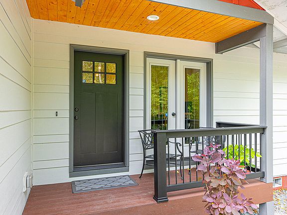 3rd image of 385 N Juniper Ct
