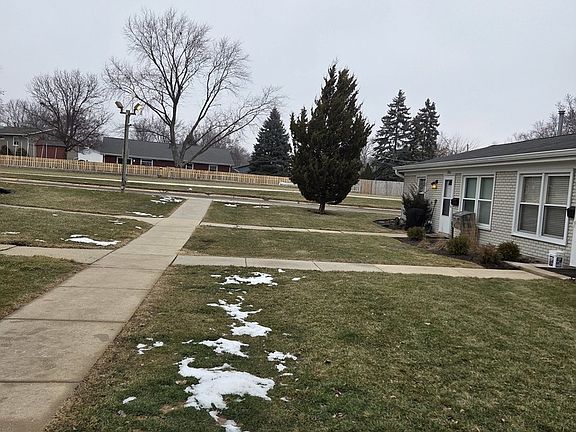 3rd image of 1308 Kingsbury Dr Unit F