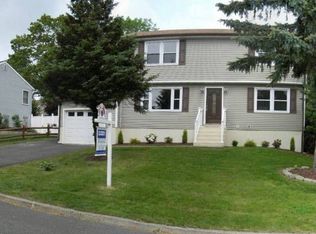 105 Meadow Lark Rd, Naugatuck, CT 06770