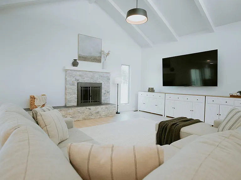 9514 Avenida Del Oso NE — Photo 4