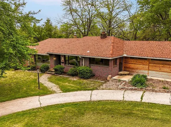 221 E 97th St, Kansas City, MO 64114