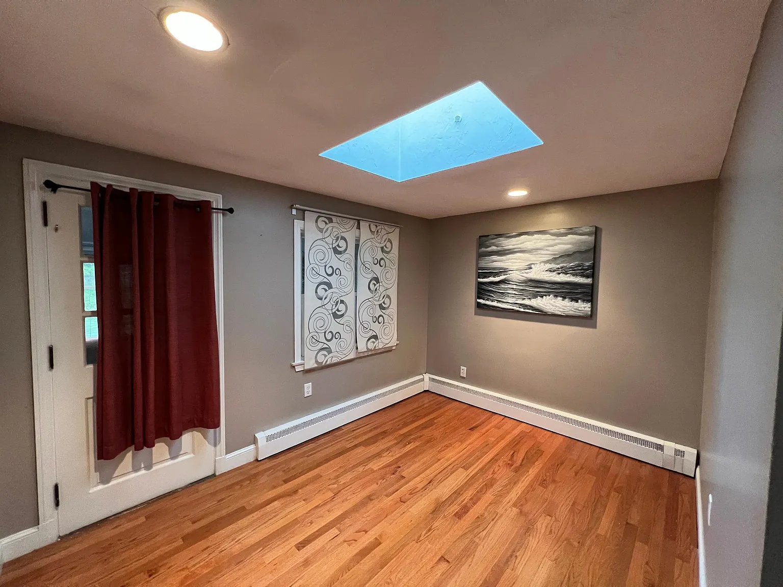 162 Gifford Ave — Photo 4