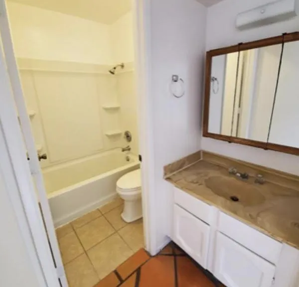 1057 E Halcyon Rd — Photo 4
