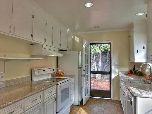 2 bed, 809 sqft, $2,950 — Photo 3