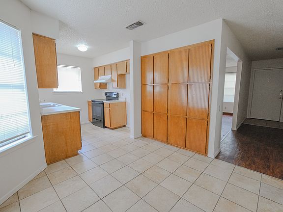 5th image of 509 S Walnut Creek Dr
