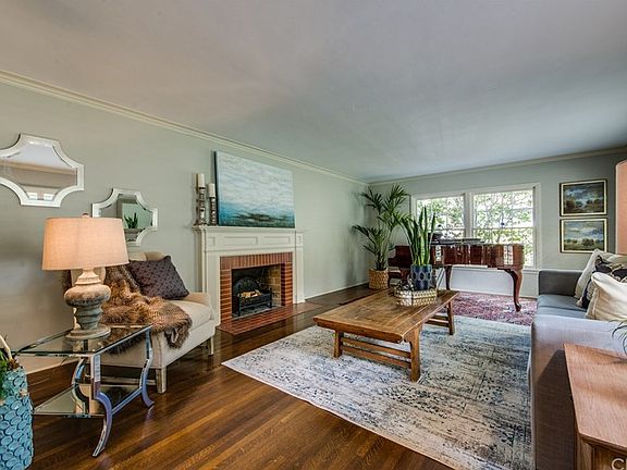 3rd image of 2108 N Heliotrope Dr