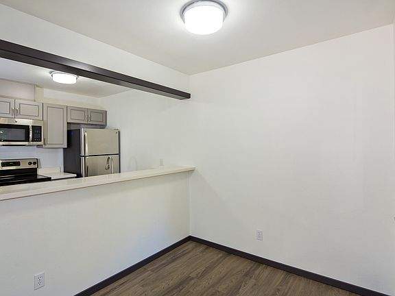 3rd image of 6040 California Ave SW APT 307