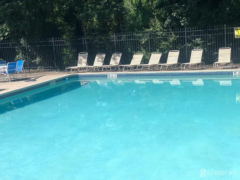 1125 Waterford Dr — Photo 15