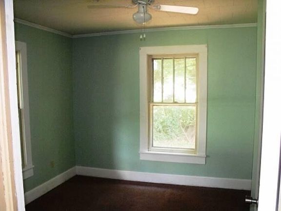 Front BR Includes Fan