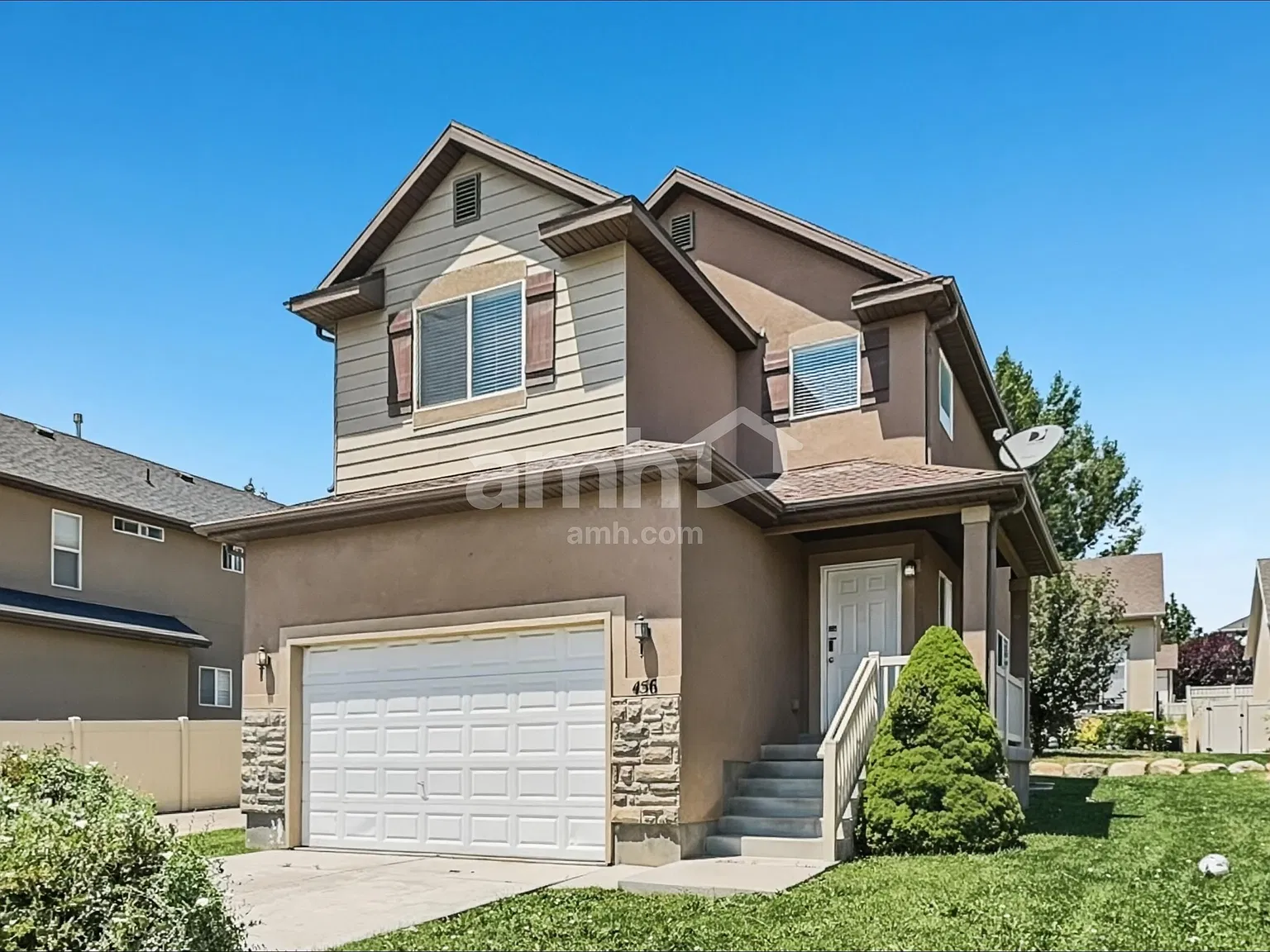 3 bed, 2.0 bath, 1856 sqft, $2,290 — Photo 2