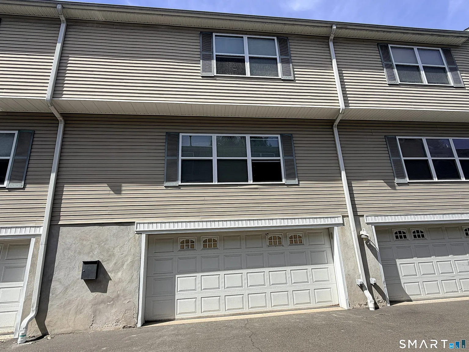 2 bed, 1.5 bath, 1020 sqft, $3,000 — Photo 2