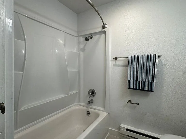 Park Plaza Apartments — Photo 30