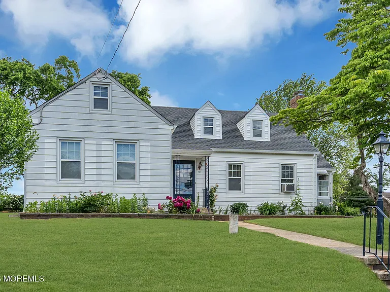 37 Highland Ave — Photo 1