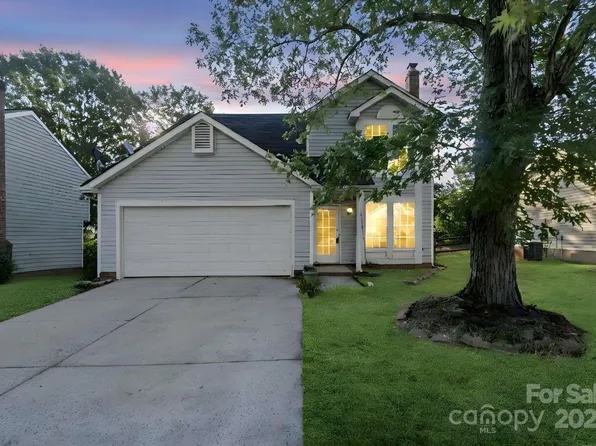 9428 White Cedar Ct, Charlotte, NC 28213
