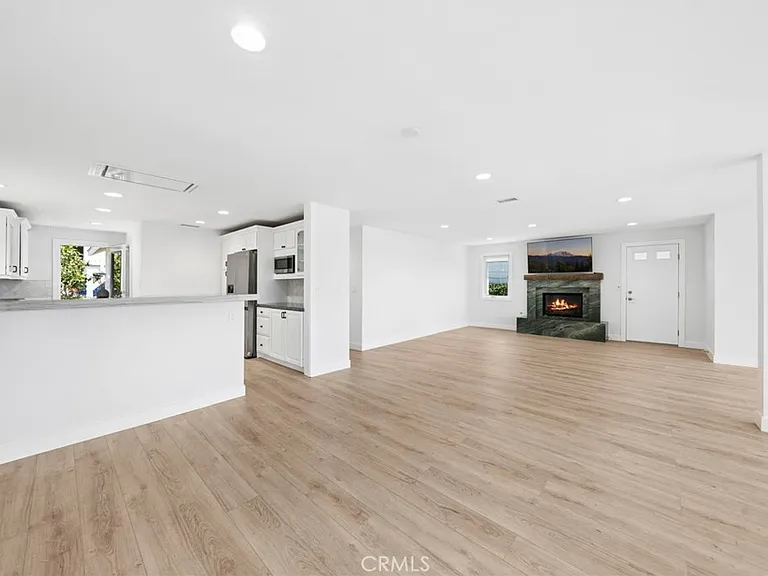 112 S Bay Front — Photo 16