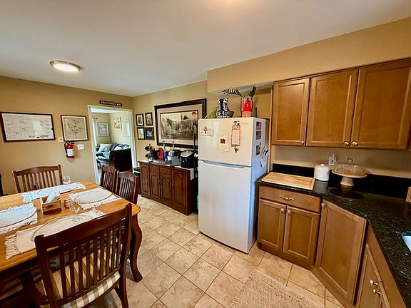 4th image of 30 Old York Rd APT C