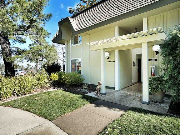 3rd image of 2589 Pine Knoll Dr Unit 1