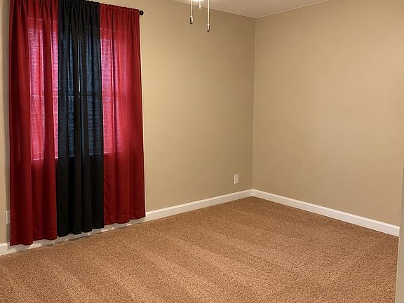 3rd image of 34 Ridgeway Dr