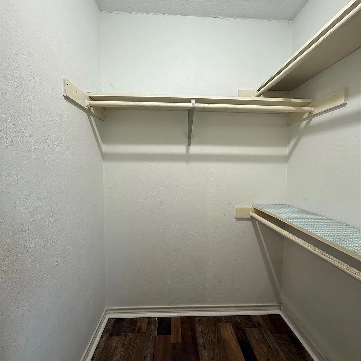 2 bed, 2.0 bath, 2100 sqft, $1,300 — Photo 4