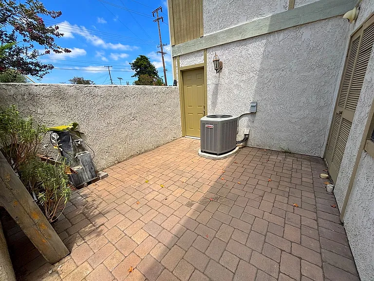 3310 E Collins Ave #1 — Photo 26