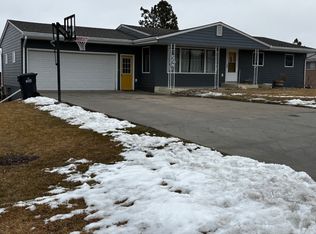 558 W 9th St, Winner, SD 57580