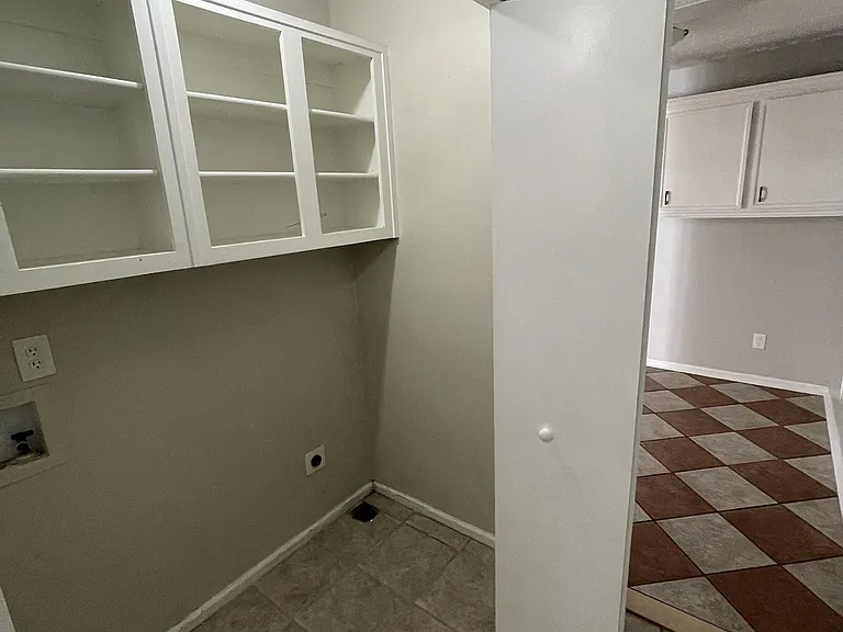 6855 Oakland Dr — Photo 20