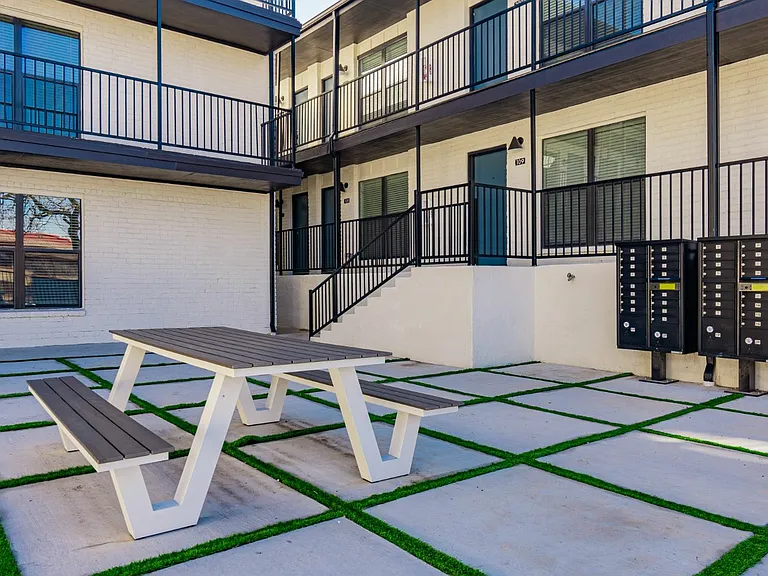 Perrin Flats at Bishop Ridge — Photo 23