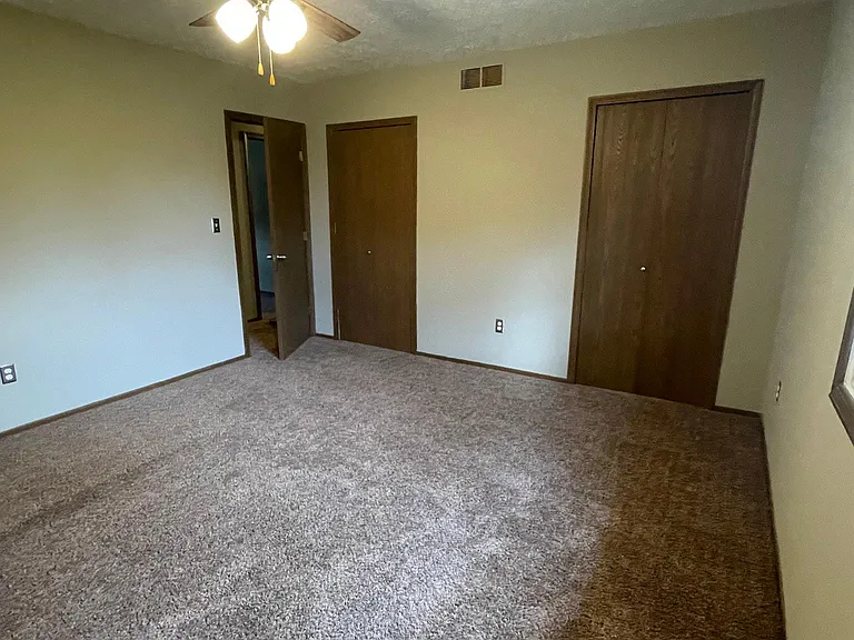 1270 Squires Dr — Photo 12