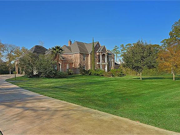 Driveway leads to 3 car garage.