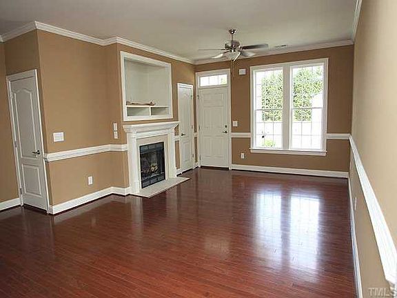 2nd image of 728 Barlang Cir